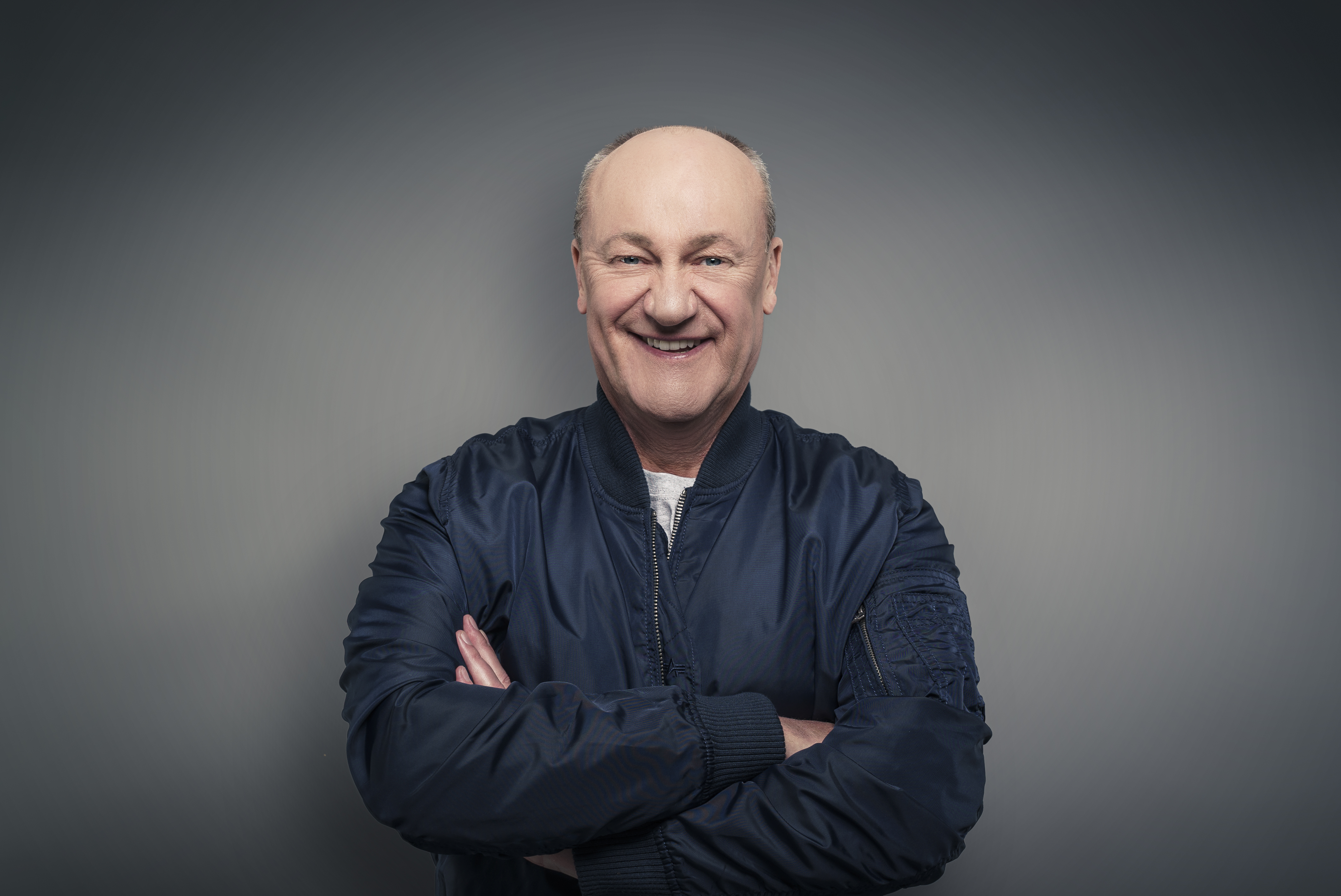 Bodo Bach mit verschränkten Armen